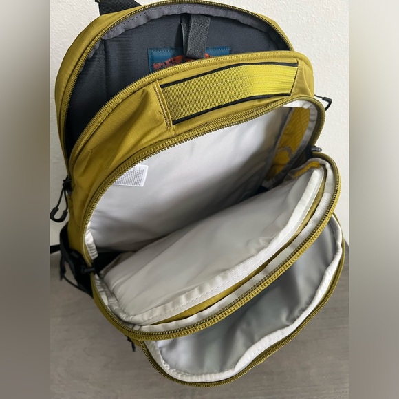 The North Face Borealis In SULPHRMS/ TNFBLK 28L - Picture 3 of 5